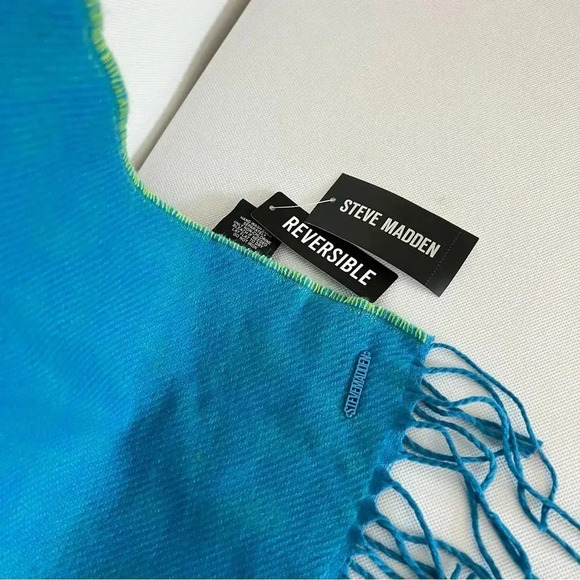 Steve Madden Reversible Leopard Print Scarf Green and Blue With Fringe - Picture 7 of 9